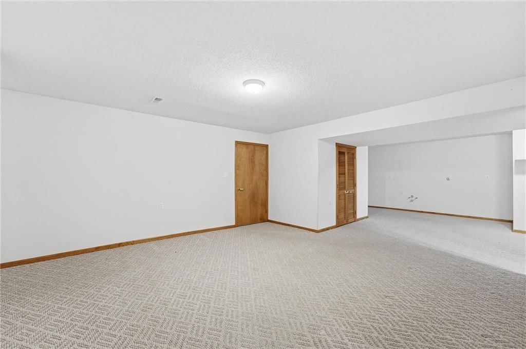 2910 S SWOPE Drive — photo 33