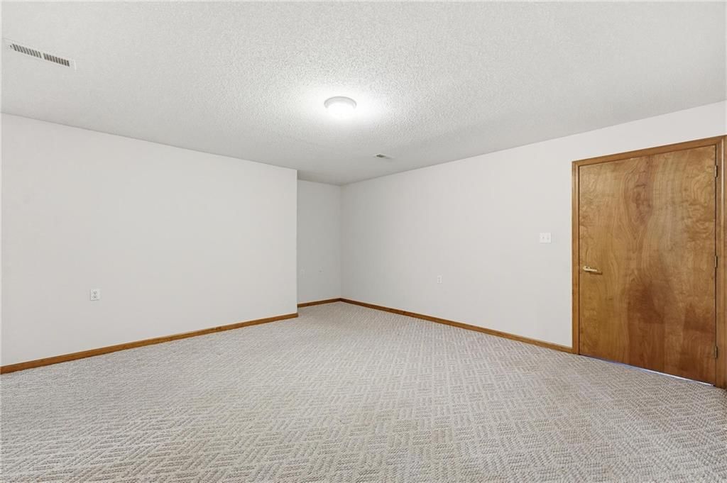 2910 S SWOPE Drive — photo 36