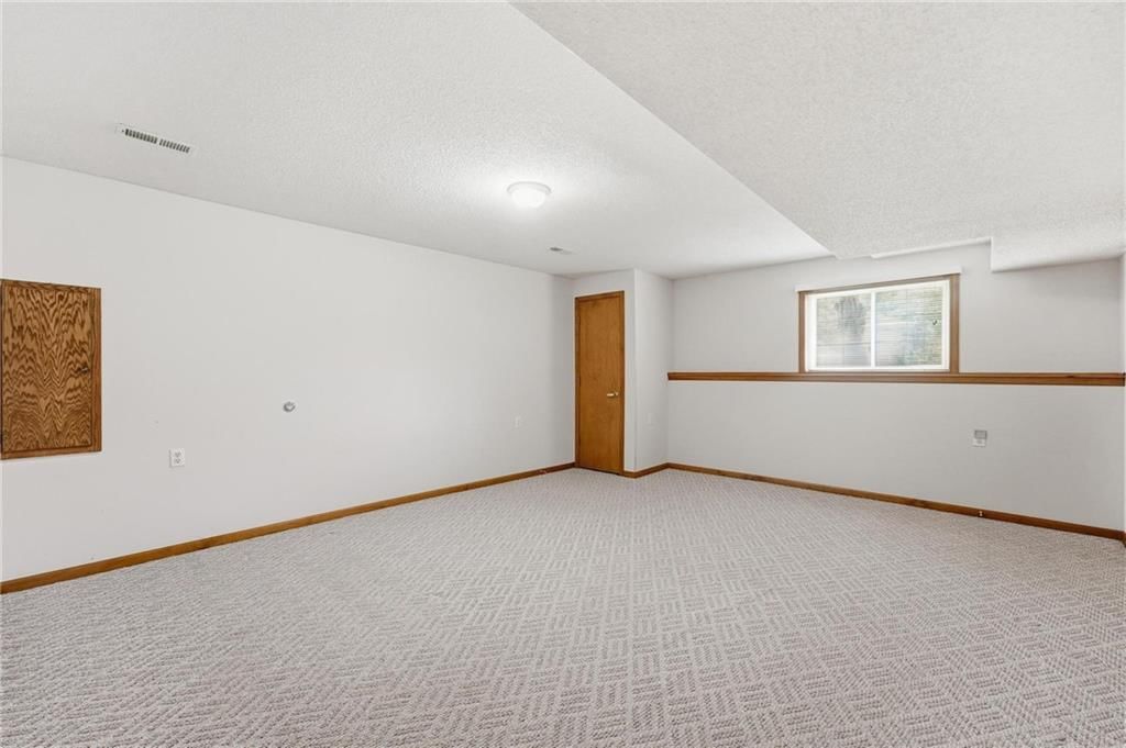 2910 S SWOPE Drive — photo 40