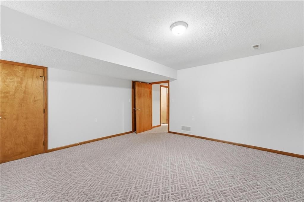 2910 S SWOPE Drive — photo 41