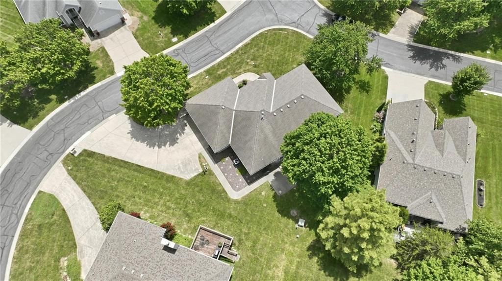 2910 S SWOPE Drive — photo 49