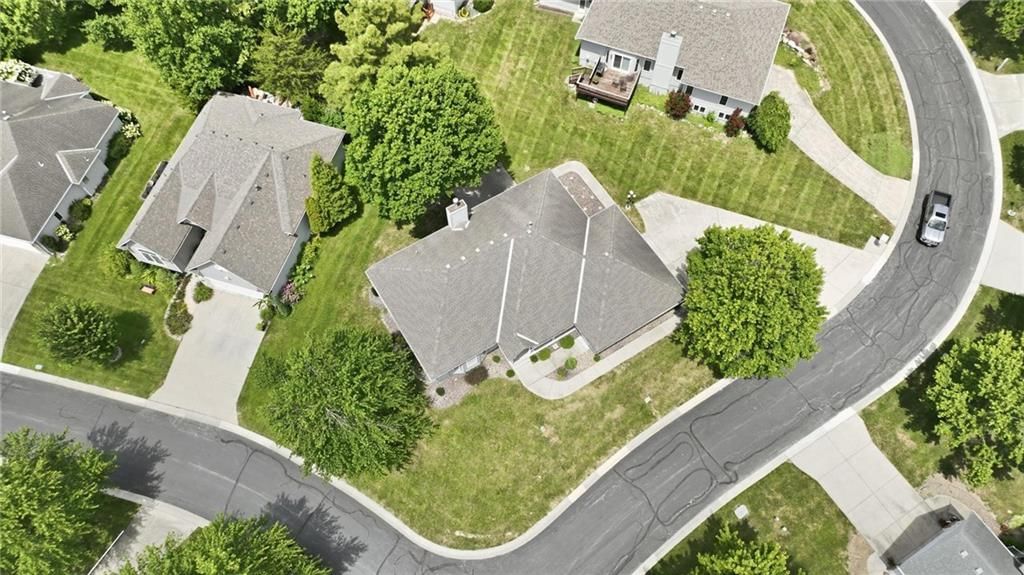 2910 S SWOPE Drive — photo 50