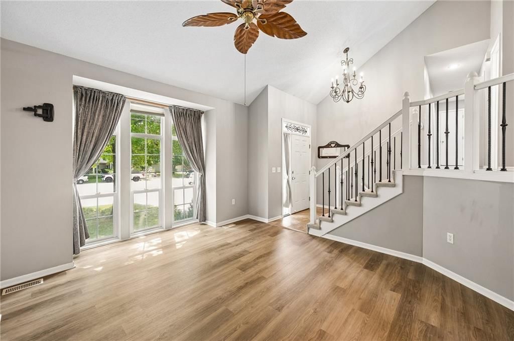 4904 Rosehill Drive — photo 2