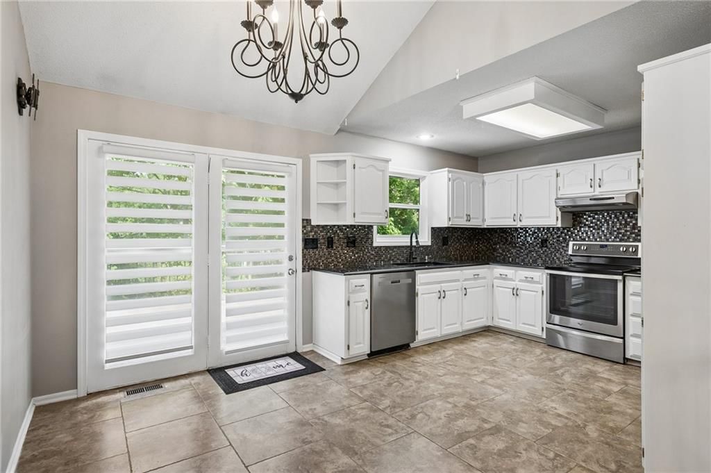 4904 Rosehill Drive — photo 6