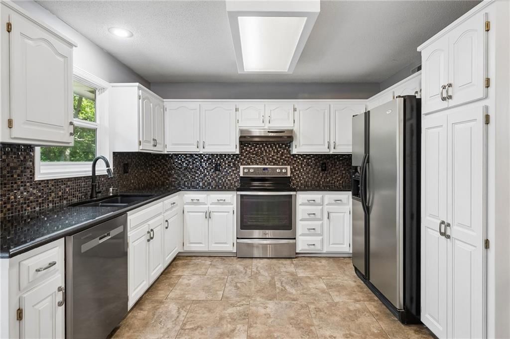 4904 Rosehill Drive — photo 9