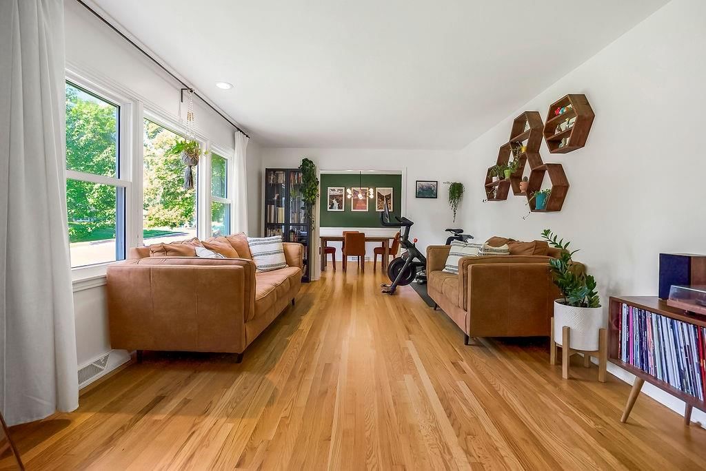 5812 W 101st Terrace — photo 3