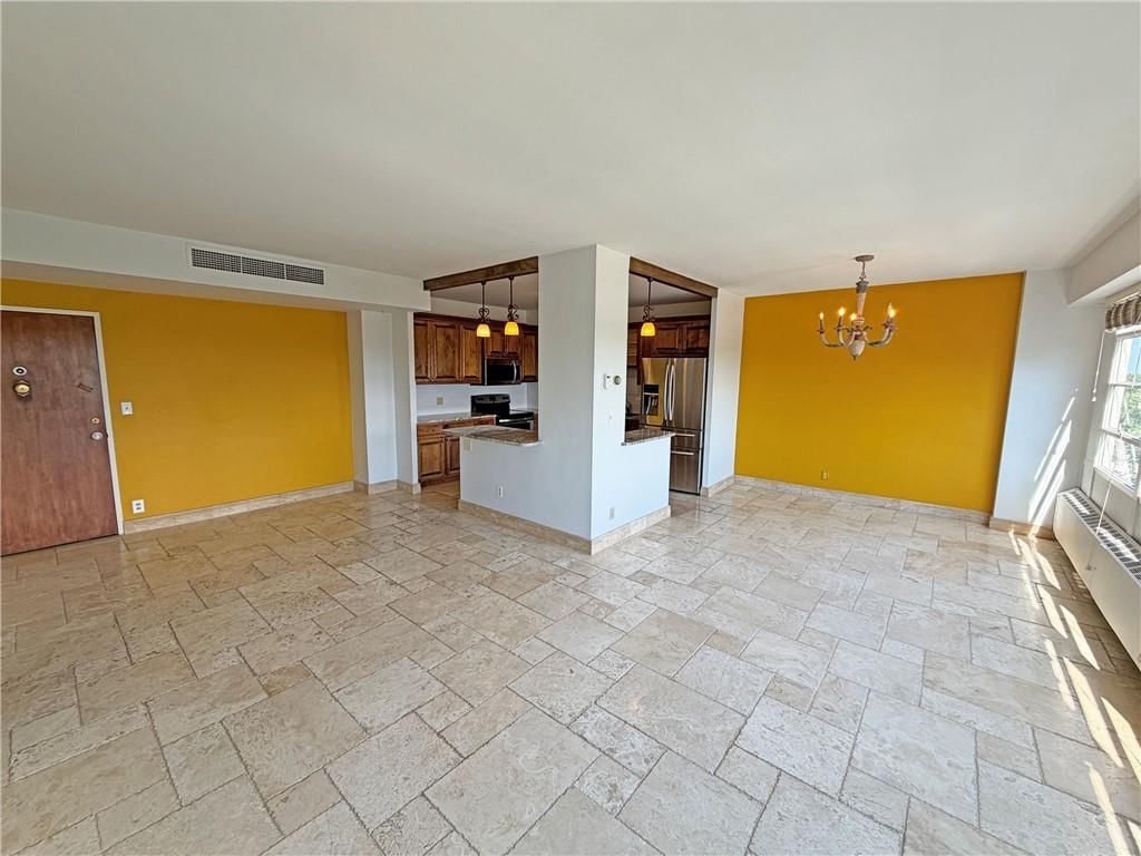 333 W Meyer Boulevard — photo 2