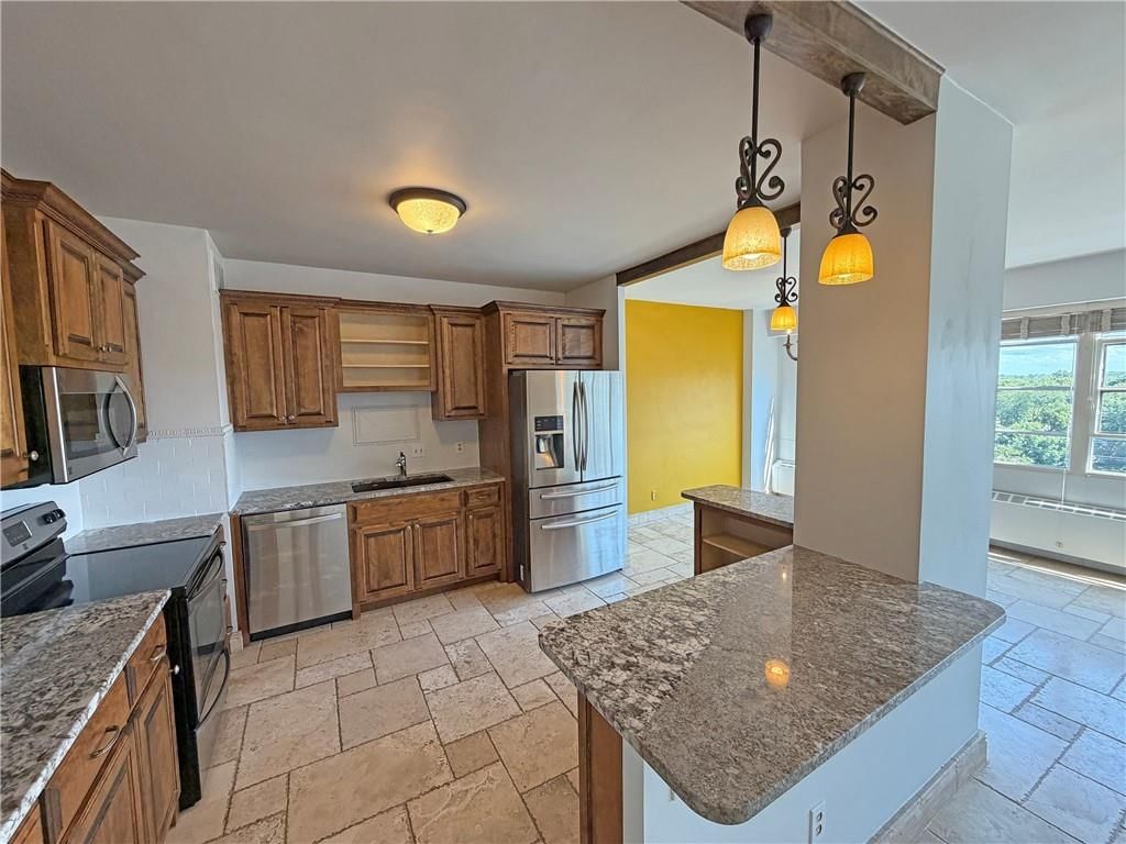 333 W Meyer Boulevard — photo 3