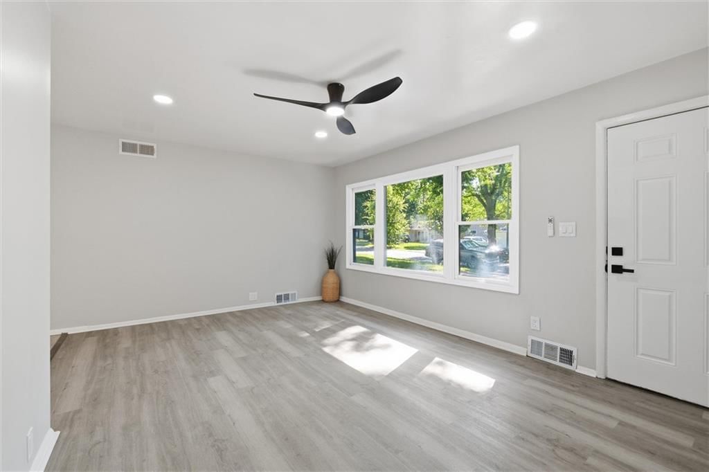 11406 Oakland Avenue — photo 11