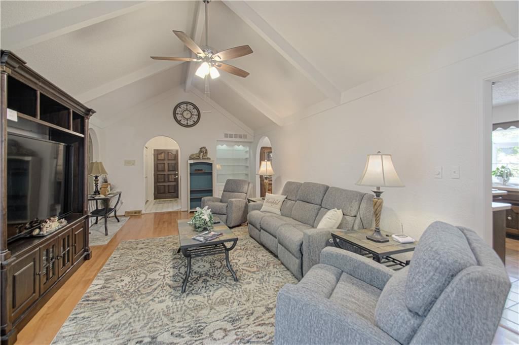 7600 N Park Avenue — photo 9