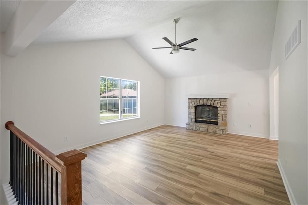 318 SE Bent Tree Drive — photo 2