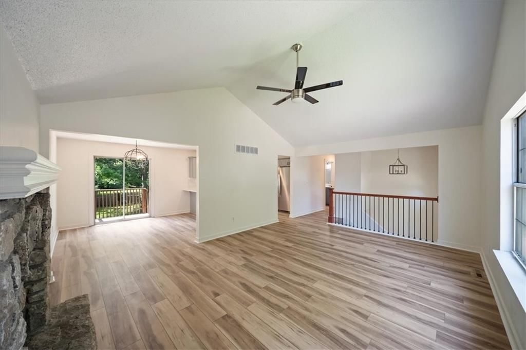 318 SE Bent Tree Drive — photo 3