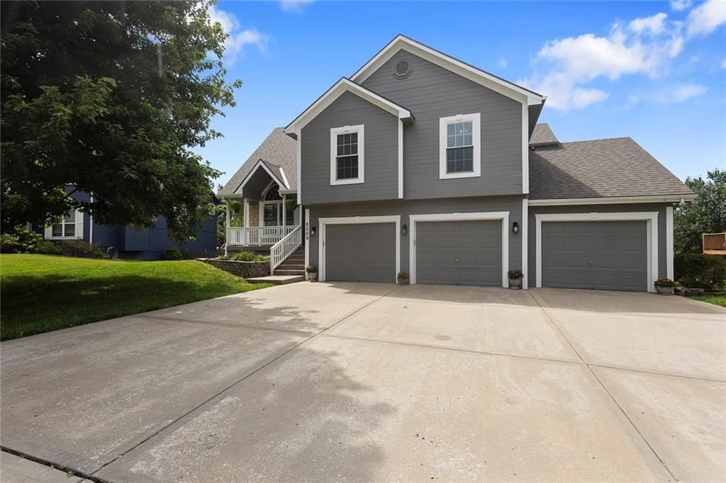 8009 NE 112th Street, Kansas City, MO