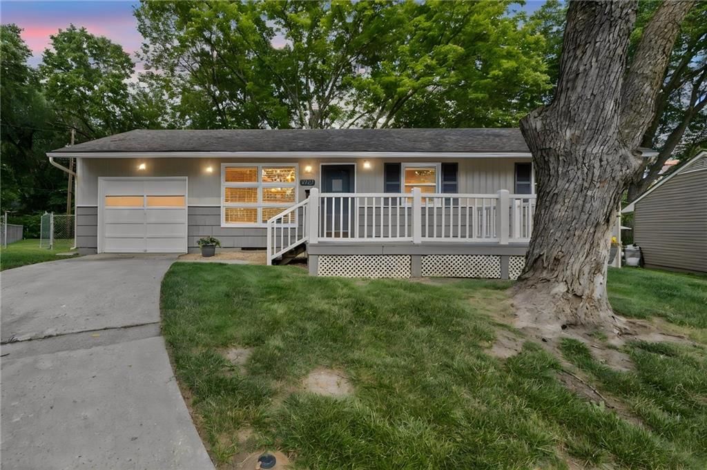 5327 Maple Street — photo 1