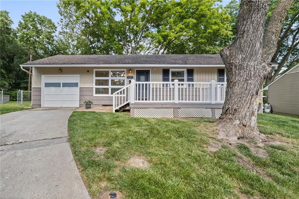 5327 Maple Street — photo 2
