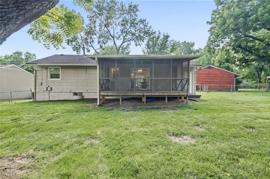 5327 Maple Street — photo 5