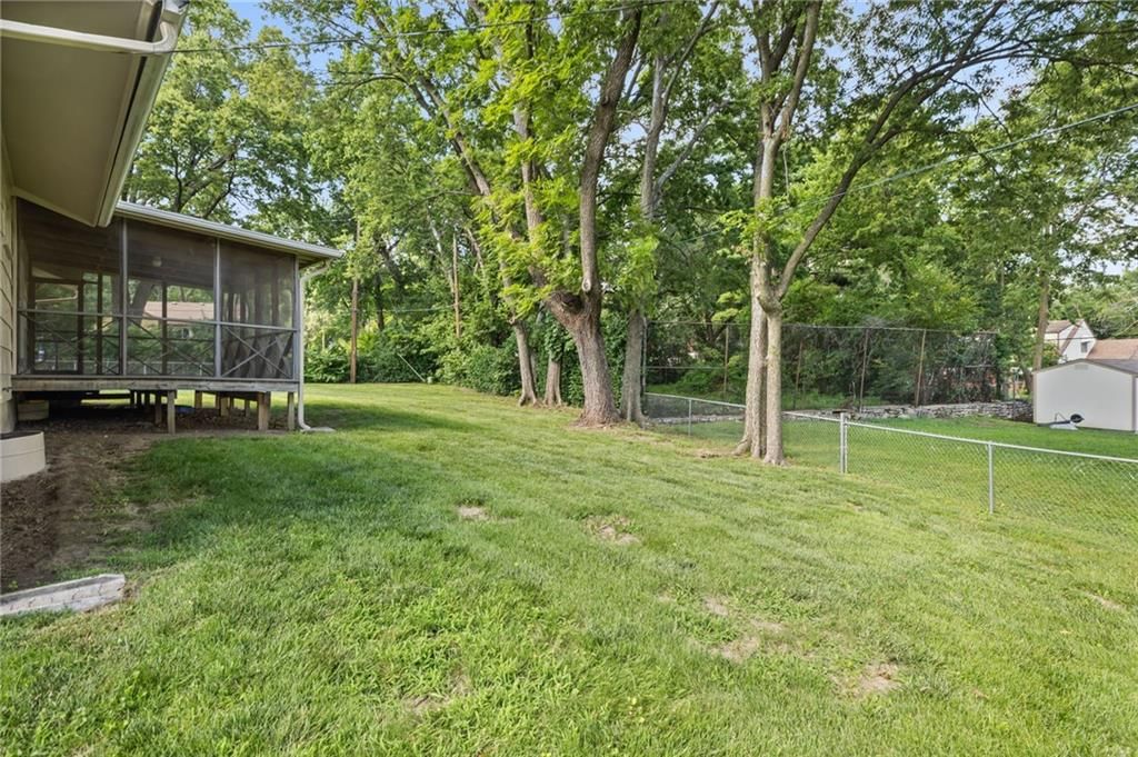 5327 Maple Street — photo 6