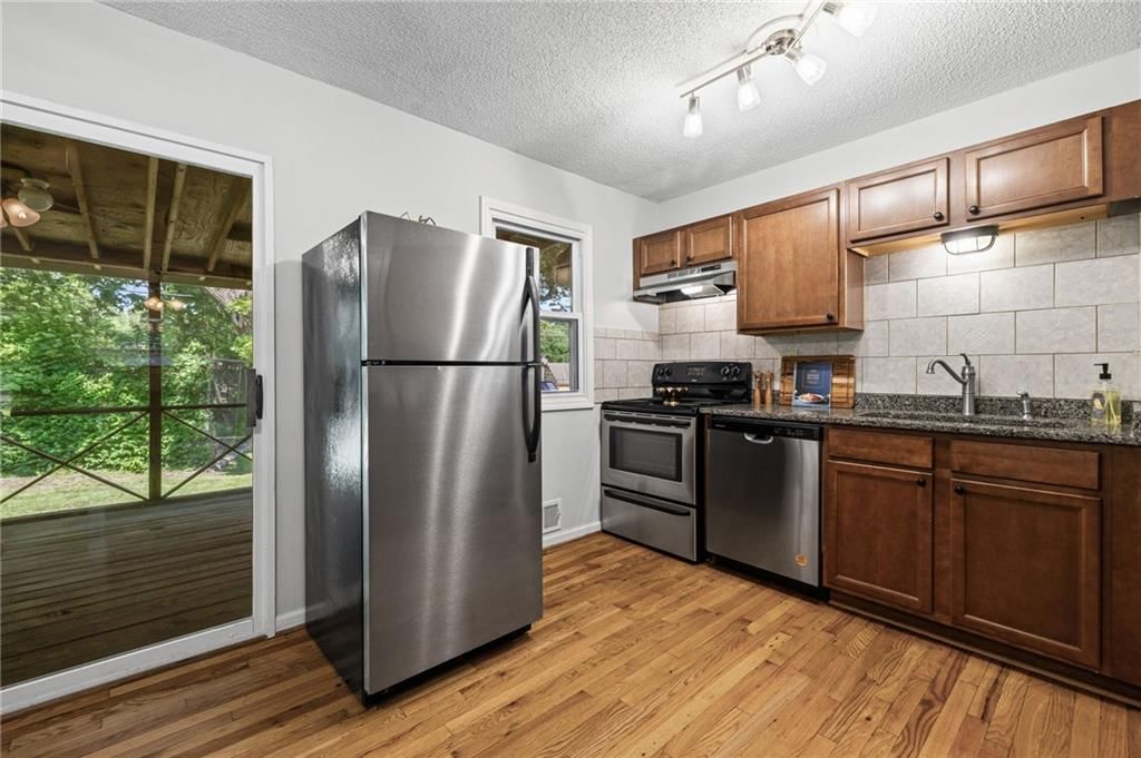 5327 Maple Street — photo 14