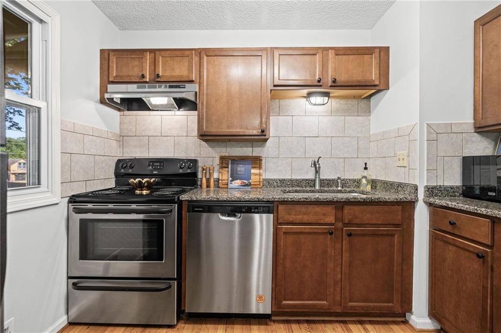 5327 Maple Street — photo 15