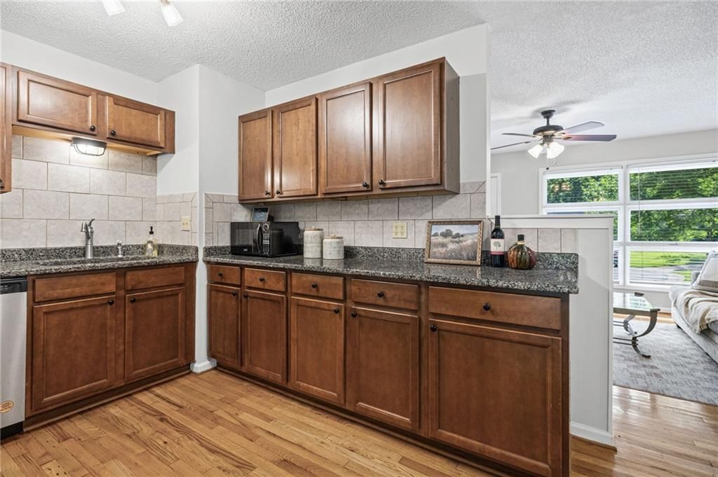 5327 Maple Street — photo 16