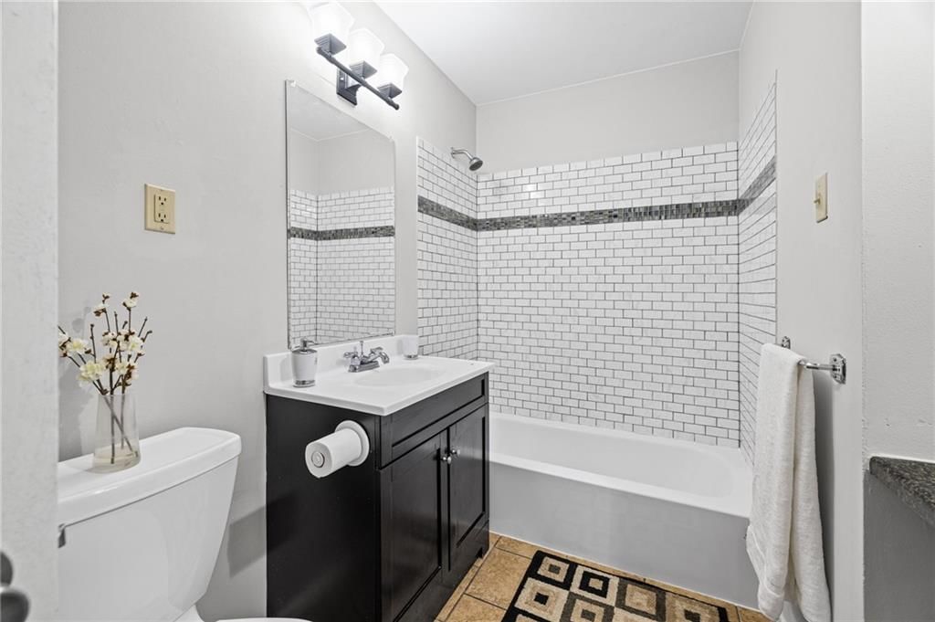 5327 Maple Street — photo 26