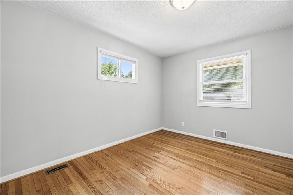 5327 Maple Street — photo 28