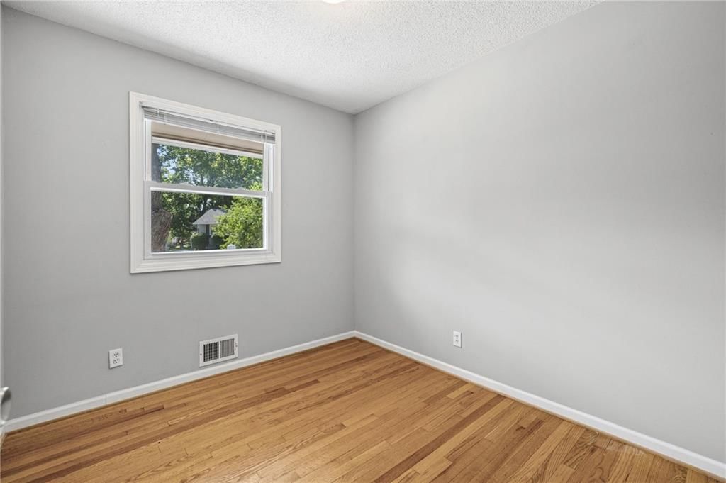 5327 Maple Street — photo 29