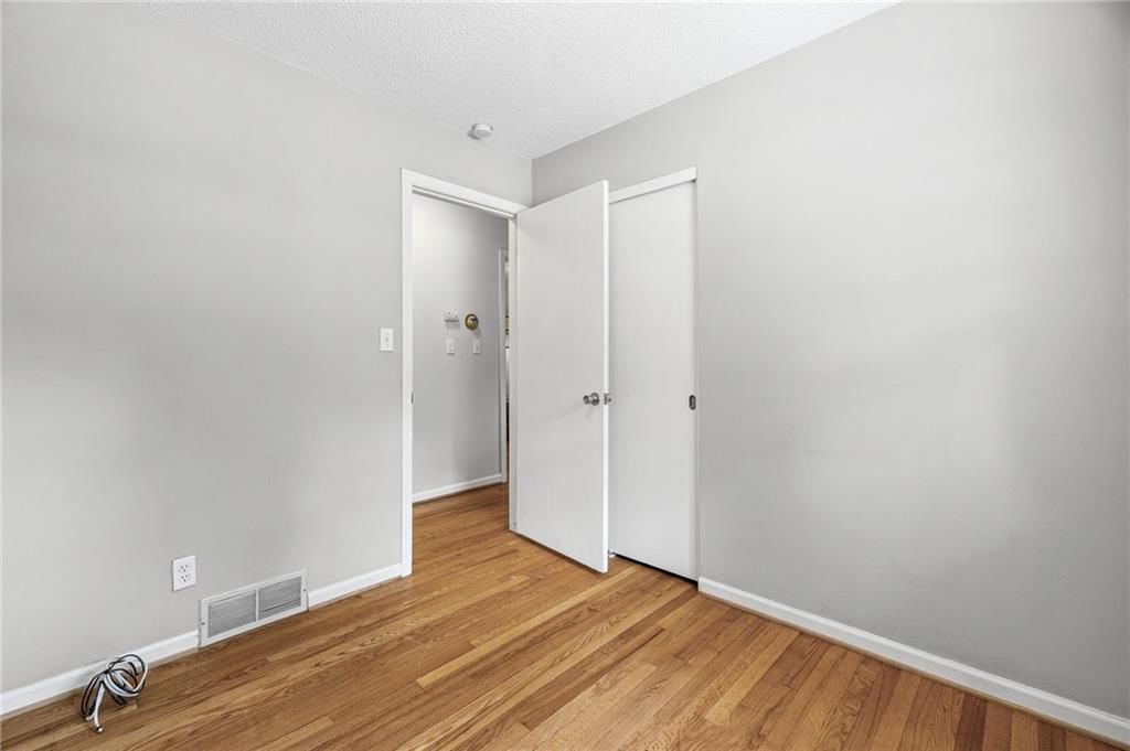 5327 Maple Street — photo 30