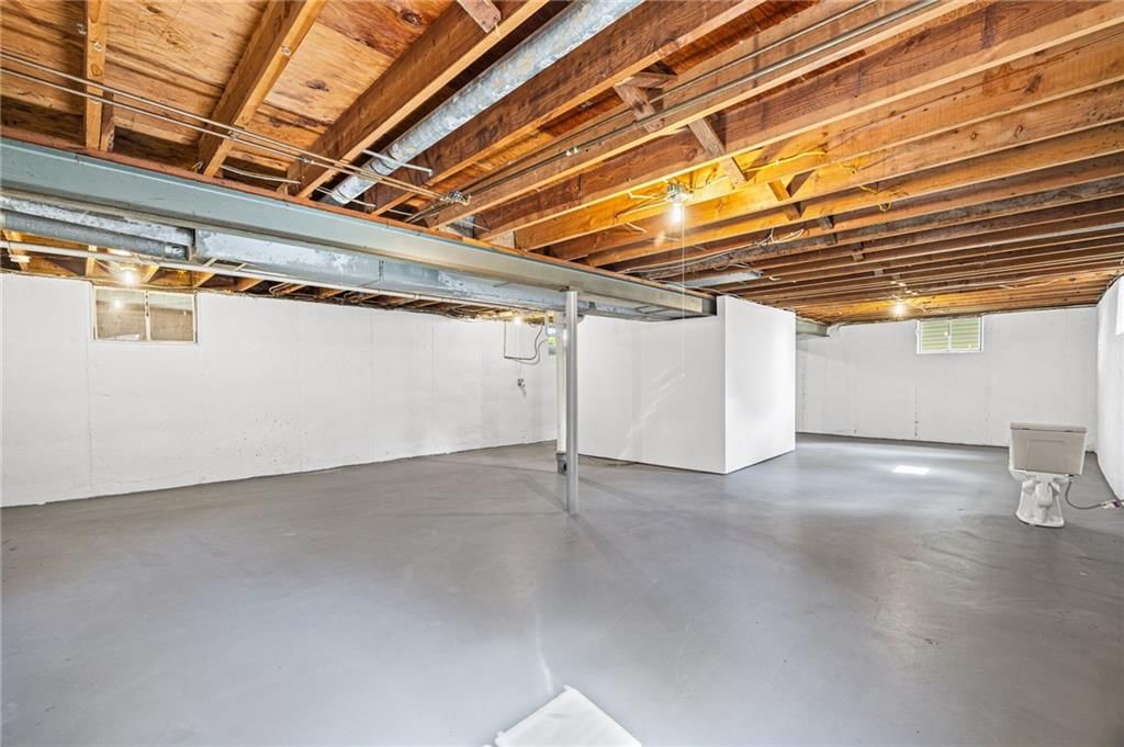 5327 Maple Street — photo 34