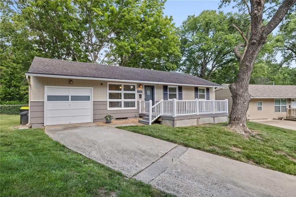 5327 Maple Street — photo 37