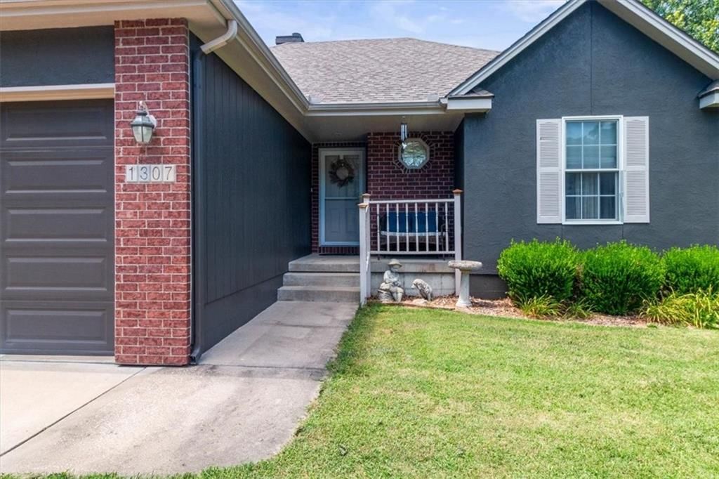 1307 SE Scenic Drive — photo 3