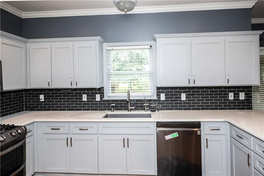 15160 W 153rd Terrace — photo 9