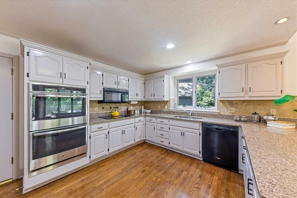 12613 Walmer Street — photo 10