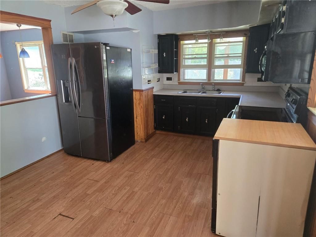 527 N 141st Street — photo 7