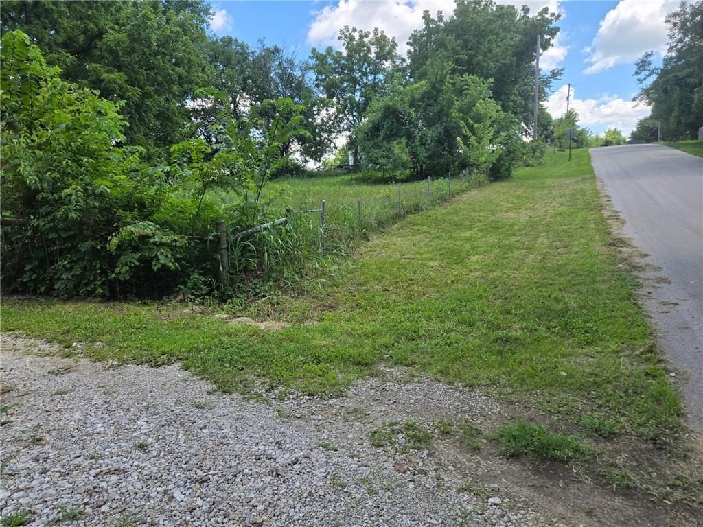 527 N 141st Street — photo 12