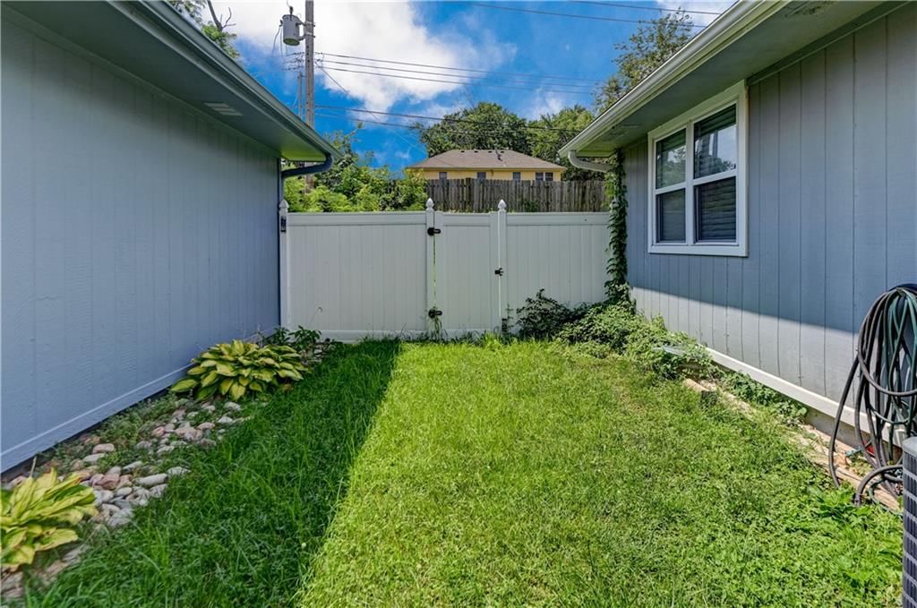 8809 E 109TH Terrace — photo 46
