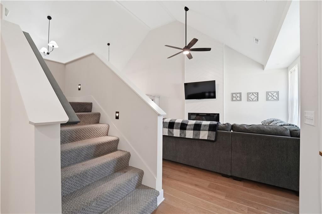 413 W Walnut Street — photo 9