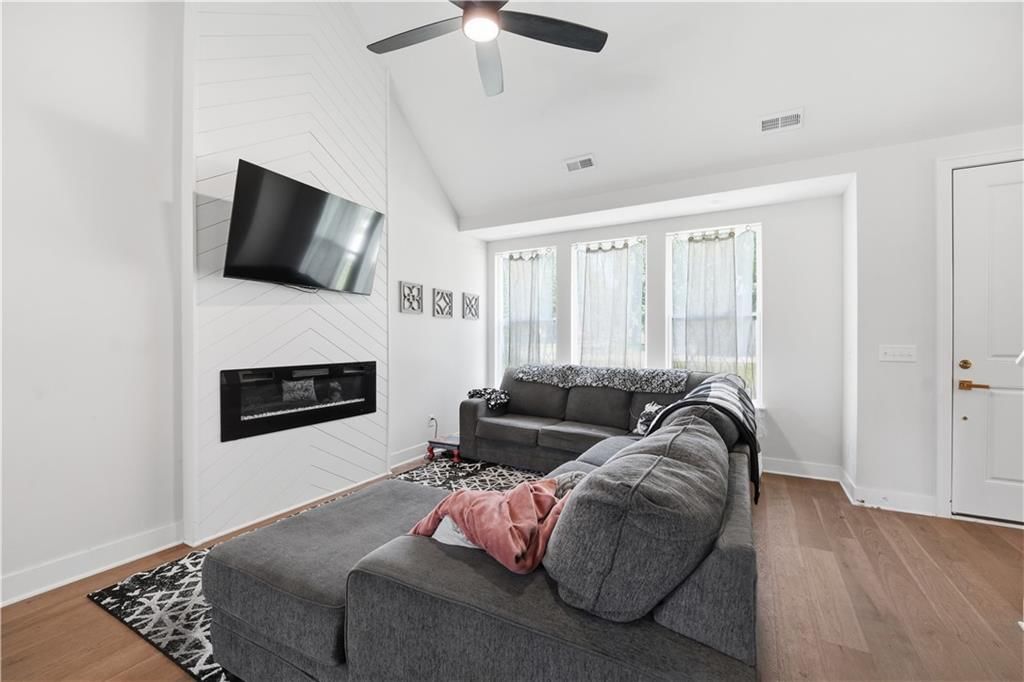 413 W Walnut Street — photo 13