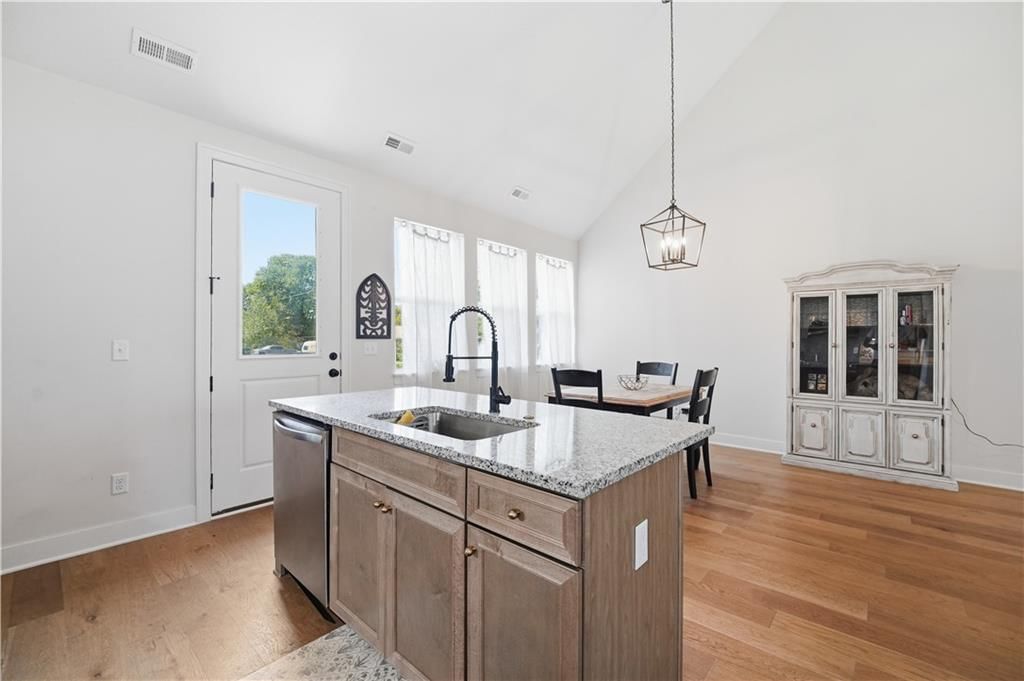 413 W Walnut Street — photo 18