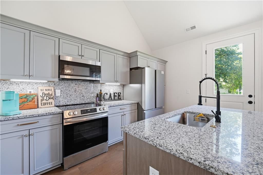 413 W Walnut Street — photo 20
