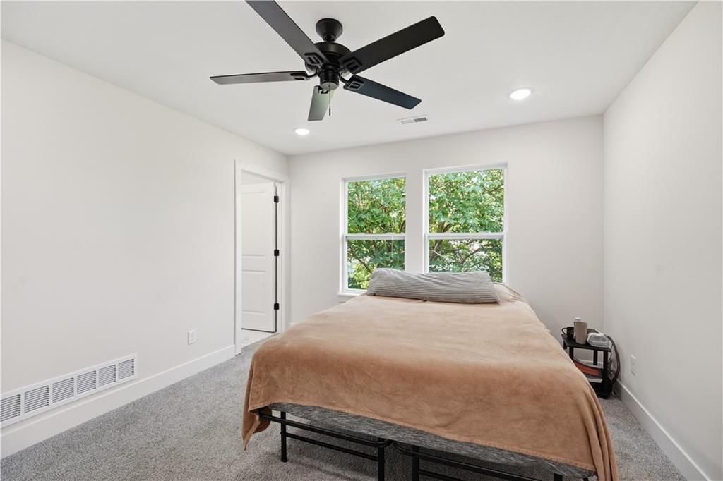 413 W Walnut Street — photo 26