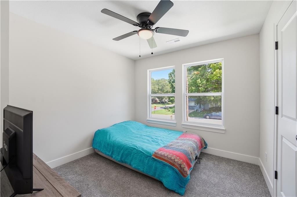 413 W Walnut Street — photo 28