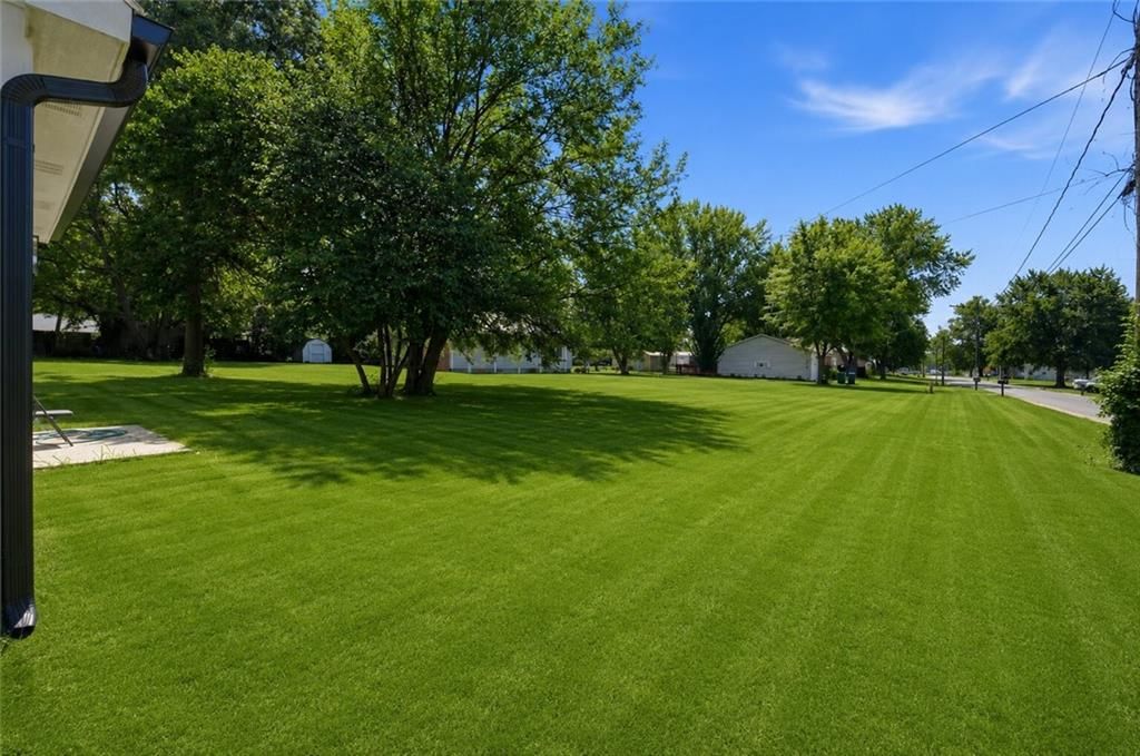 413 W Walnut Street — photo 34
