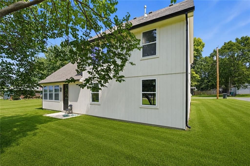 413 W Walnut Street — photo 37