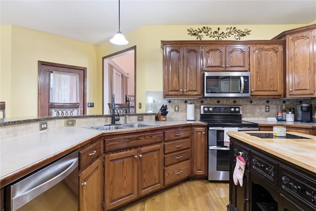 9528 Pearl Avenue — photo 13