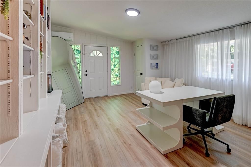 9800 Parkwood Avenue — photo 11