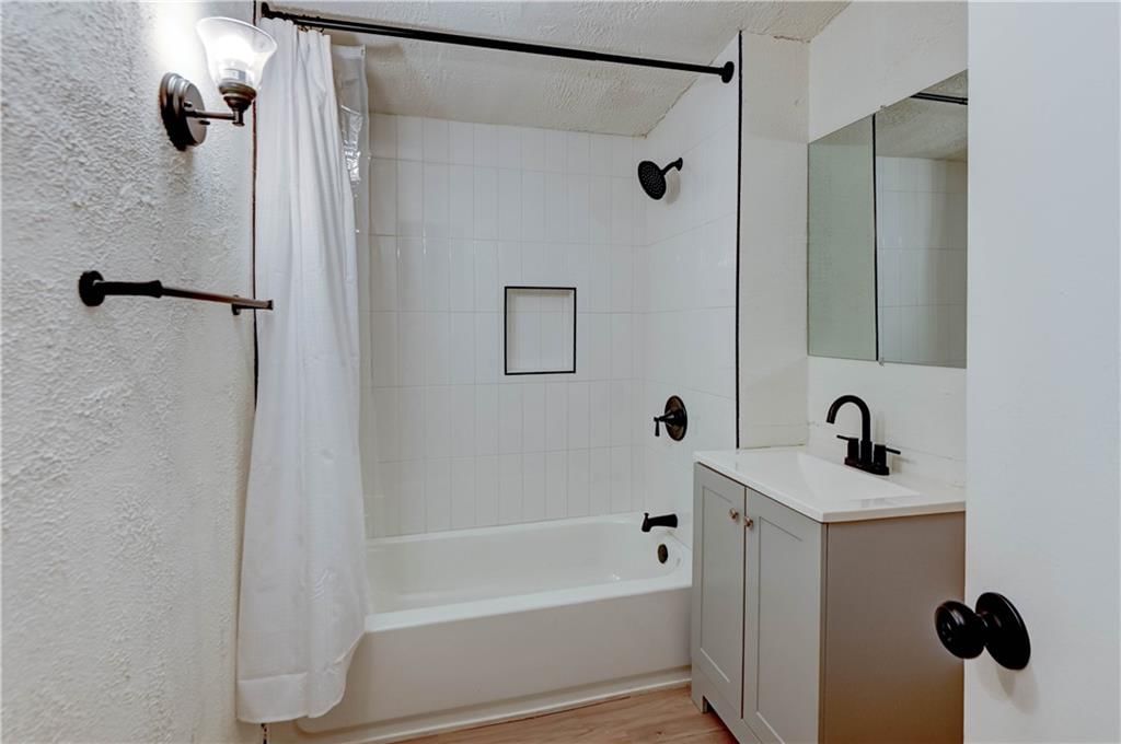 9800 Parkwood Avenue — photo 15