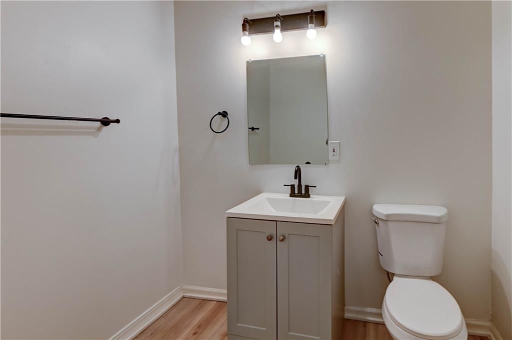 9800 Parkwood Avenue — photo 31