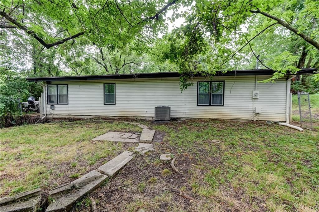 9800 Parkwood Avenue — photo 45