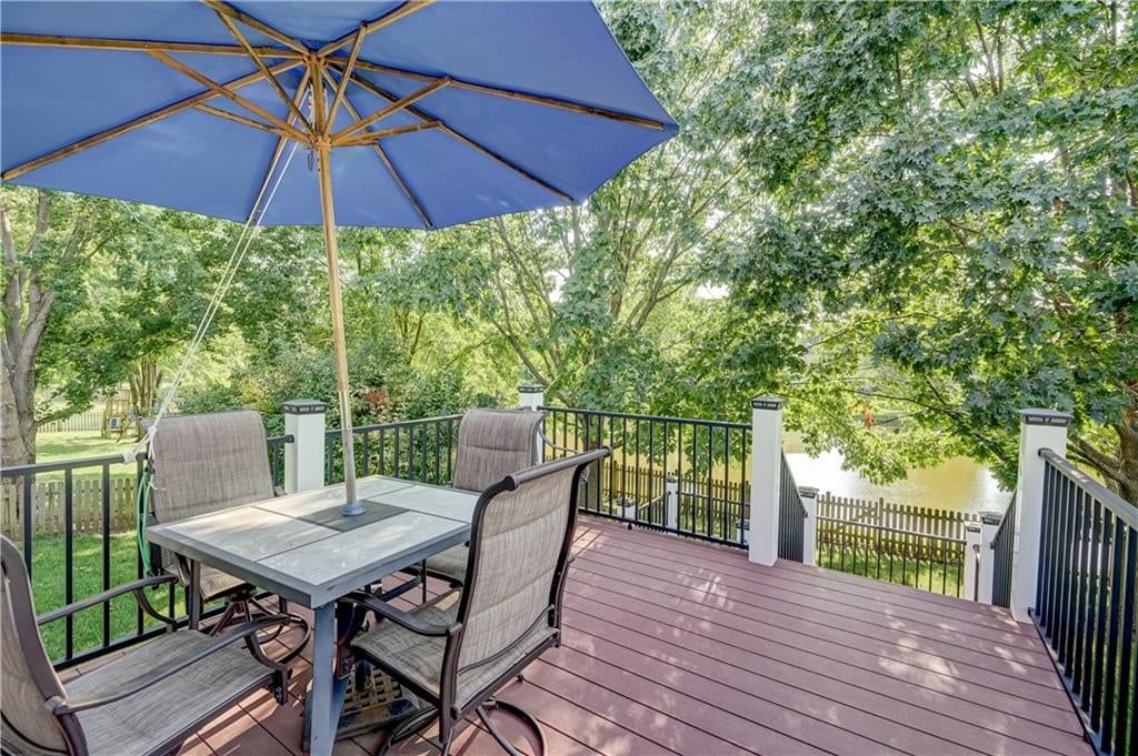 Deck and composite deck at 512 Canterbury Lane, Lee's Summit, MO 64063